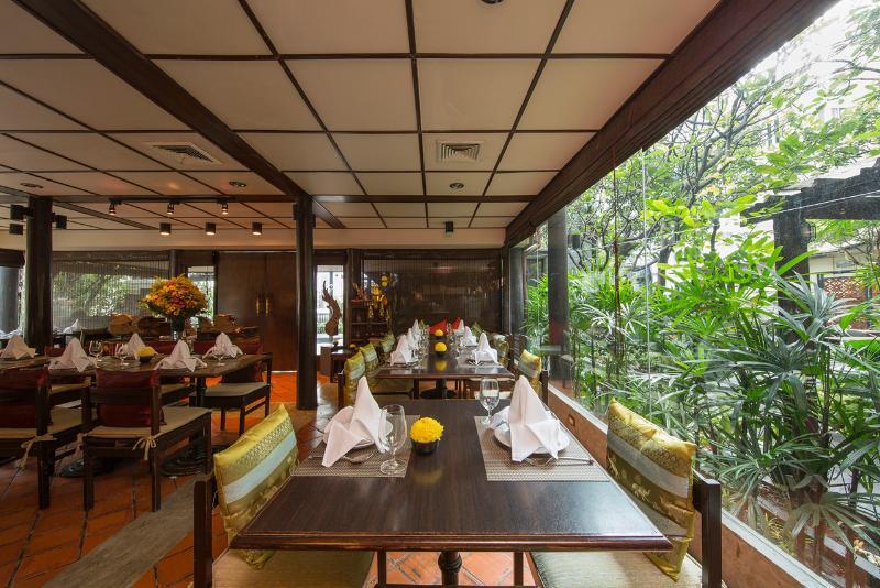 Khách sạn The Rose Residence,